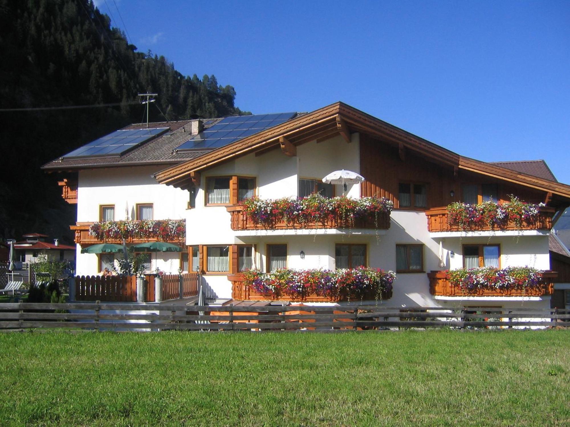Alpenpension Elferblick Neustift im Stubaital Exterior photo